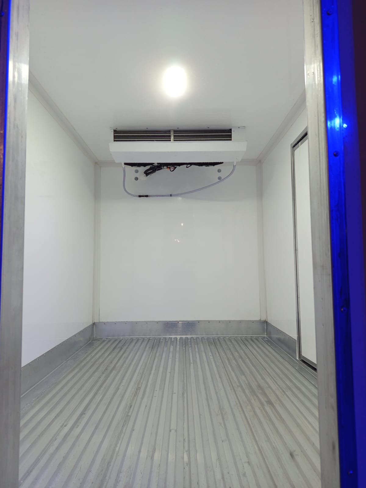 Interior de baú refrigerado para Kia Bongo Fibratruck