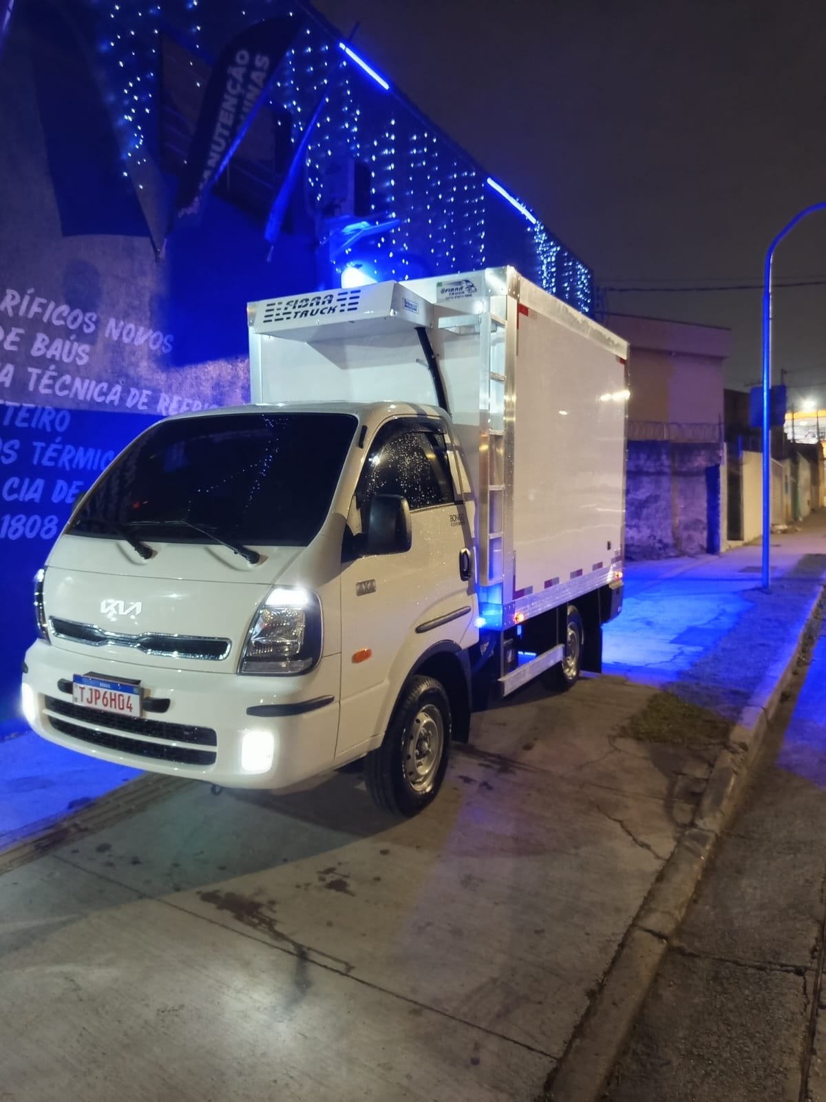 Kia Bongo com baú frigorífico Fibratruck