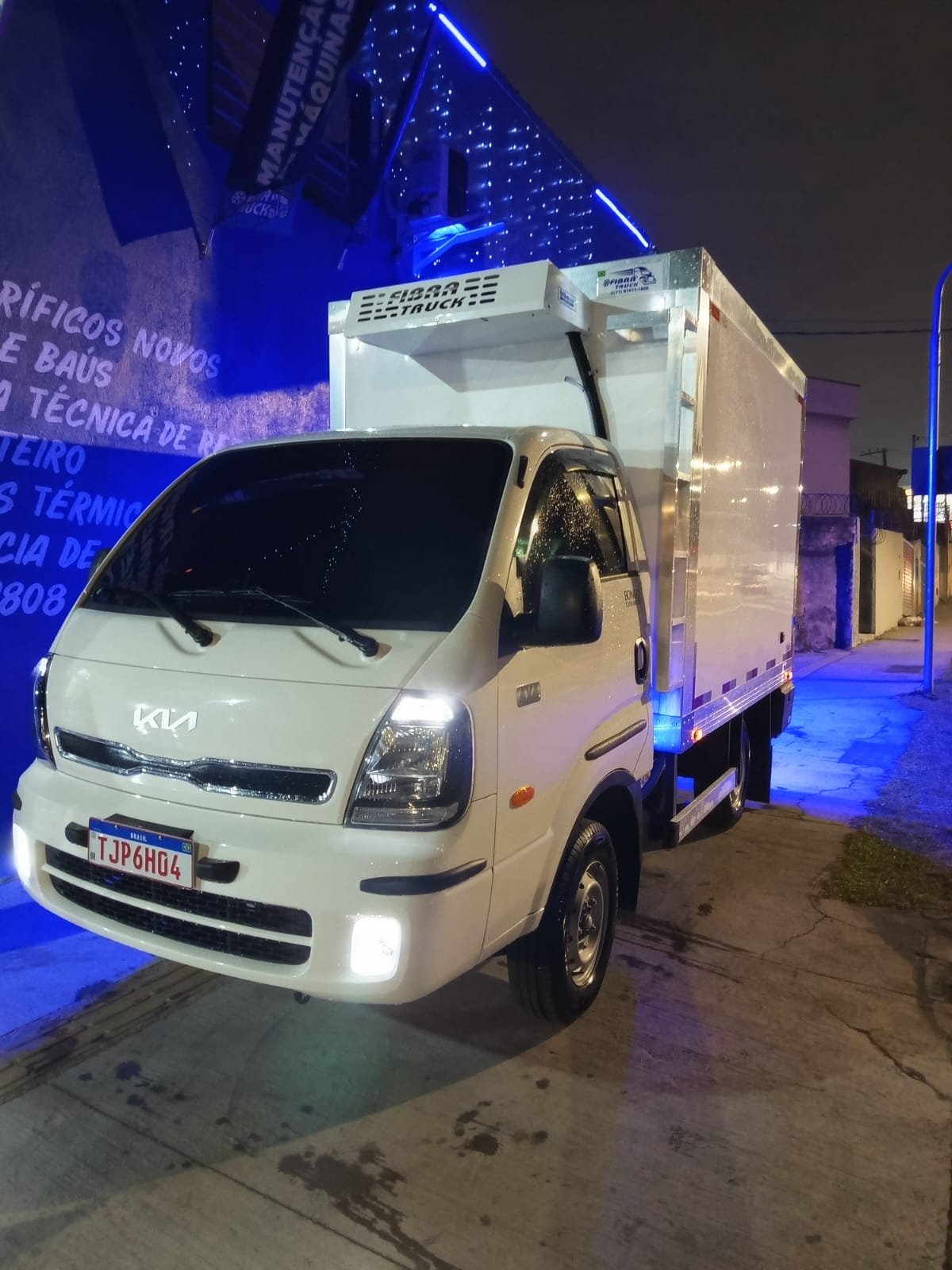 Baú refrigerado instalado em Kia Bongo